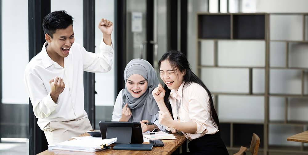Group of Young Asian business team creative businesspeople coworker, celebrating achievement and in planning design in creative in modern office
